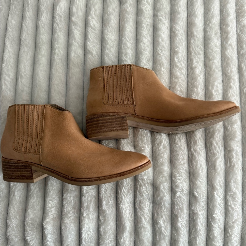 🔵🔵Dolce Vita Tan Ankle Booties